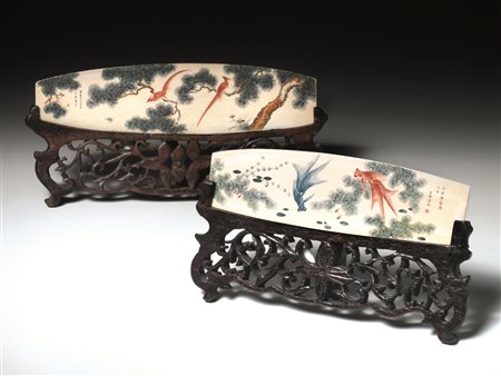 Due placche Cina fine dinastia Qing, sec. XIX, in avorio finemente decorate...