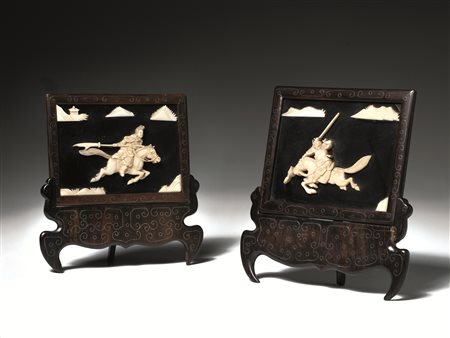 Coppia di piccoli paravento da tavolo, Cina fine dinastia Qing (1644-1911),...
