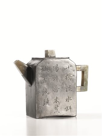 Due Teiere Yixing, Cina dinastia Qing, periodo Daoguang (1820-1850), in...