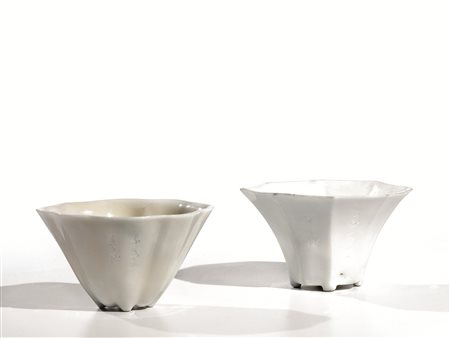 Due coppe da libagione, Cina sec. XVIII, in porcellana blanc de Chine, recano...