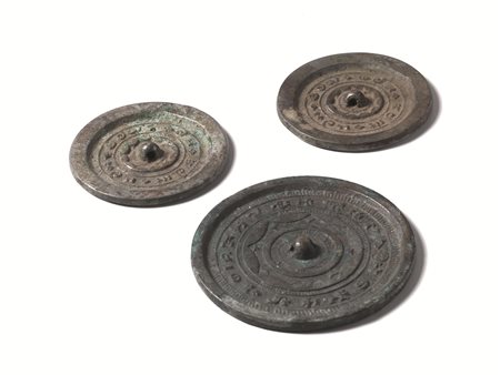Tre specchi Cina dinastia Han (206 a.C - 220 d.C.), in bronzo di cui due in...