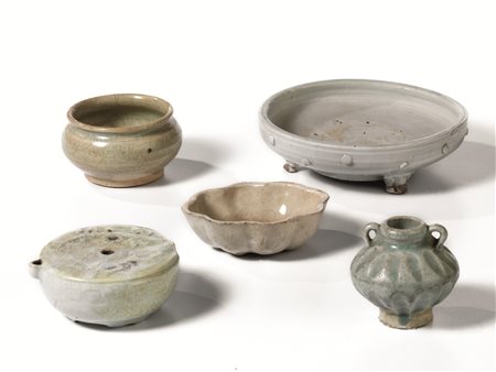 Incensiere tripode, Cina dinastia Ming 1368-1644, in ceramica invetriata, la...