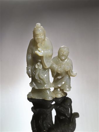 Gruppo, Cina sec. XIX, in giada celadon, raffigurante due pescatori, alt. cm...