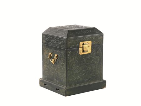 Scatola porta sigilli, Cina, dinastia Qing sec. XIX, in legno laccatoverde,...