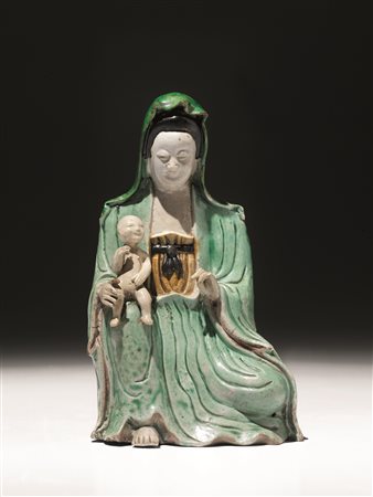 Figura, Cina sec. XVII, raffigurante guanyin in porcellana invetriata, in...