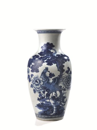 Vaso Cina sec. XIX, a balaustro, in porcellana bianca e blu decorato da...