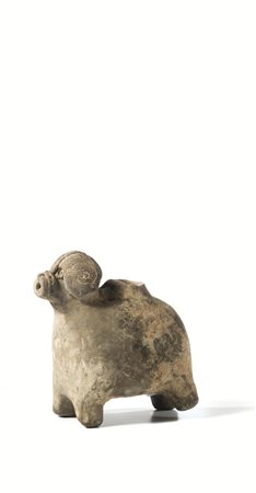 Piccolo caprone Cina dinastia Han (206- 220), in terraglia grigia,...