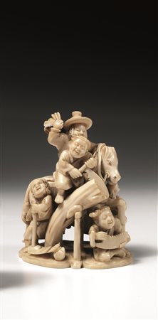 Okimono, Giappone sec. XIX, in avorio finemente scolpito, raffigurante figura...