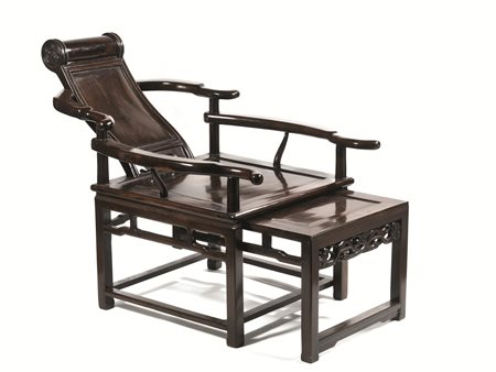 Poltrona da riposo, Cina inizi sec. XX, in Hongmu, intagliato e con...