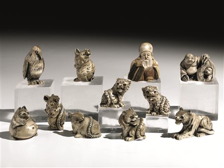 Dieci Netsuke, Giappone, periodo Meiji (1868-1912), in osso e avorio, di cui...