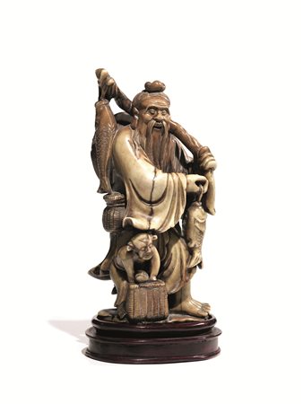 Scultura Cina, inizi sec. XX, in pietra saponaria, raffigurante pescatore,...