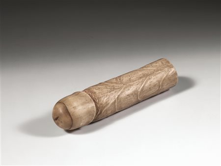 Lingham, India sec. XIX, in osso, realisticamente scolpito, cm 16,2&nbsp;An...