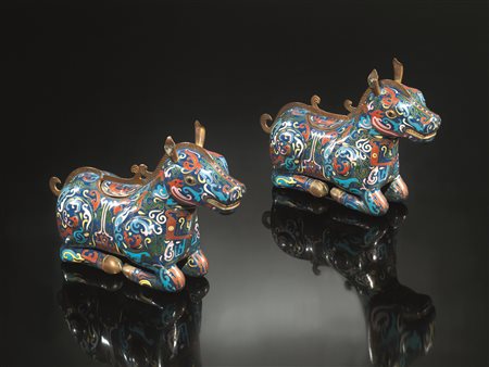 Coppia di Cavalli Cina, XIX secolo, in smalto cloisonné, in posizione...