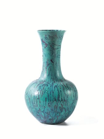 Vaso, Cina periodo repubblicano (1912-1949), a bottiglia in porcellana a...