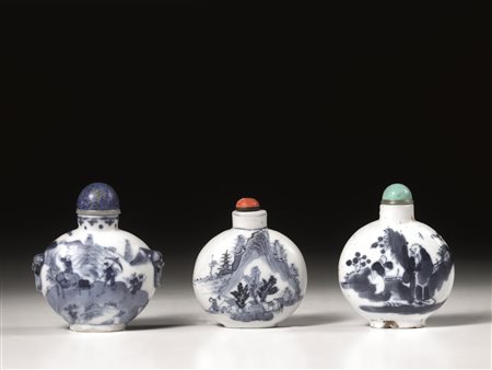 Tre snuff bottles, Cina, periodo repubblicano, in porcellana bianca e...