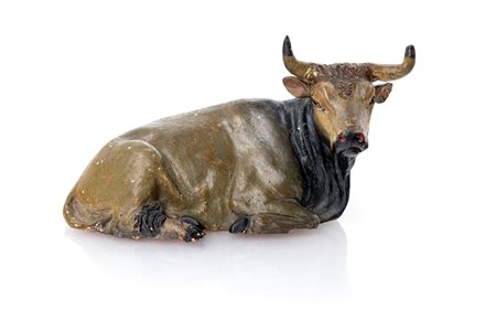 Bue accosciato in terracotta policroma con occhi in vetro
