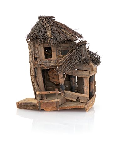 Stalla in legno con tetto di ramoscelli