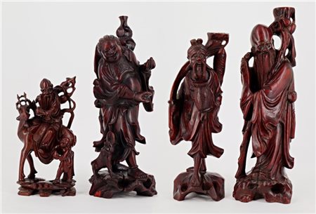 Gruppo di quattro sculture in legno raffiguranti dignitari 
Cina, secolo XX
(h