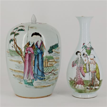 Lotto composto da una potiche con coperchio e un vaso in porcellana policroma d