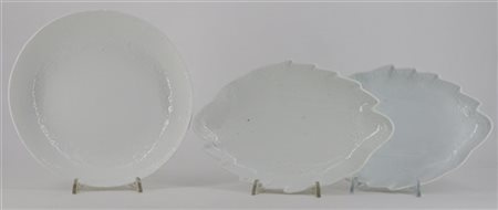 Manifattura di Meissen, secolo XVIII. Lotto coposto da due ciotole a foglia e u