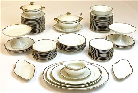 Manifattura Edelstein-Bavaria. Servizio da tavola in porcellana con bordure in