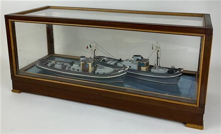 Teca contenente modellini di imbarcazioni. Modello Torello e Carlo Alberto, Ven