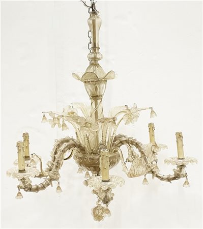 Manifattura di Murano. Lampadario a sei bracci in vetro incolore trasparente co