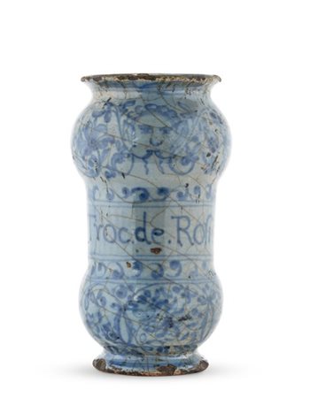 Maifattura del secolo XVII. Albarello in maiolica decorata in monocromo blu a g