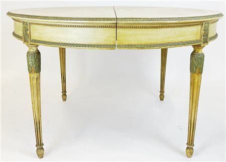 Tavolo allungabile in legno intagliato, dipinto e dorato con piano circolare bo