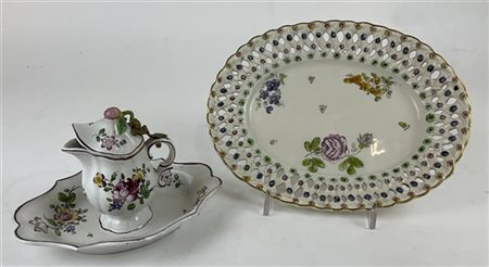 Manifatture diverse, secolo XVIII. Lotto composto da un piccolo versatoio in ma