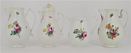 Manifattura di Vienna, secolo XVIII-XIX. Lotto composto da tre piccole caffetti