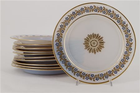 Manifattura del secolo XIX. Gruppo di undici piatti in vetro opalino decorati a