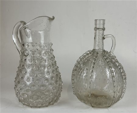 Manifattura del secolo XVIII-XIX. Lotto composto da una bottiglia ad un'ansa co