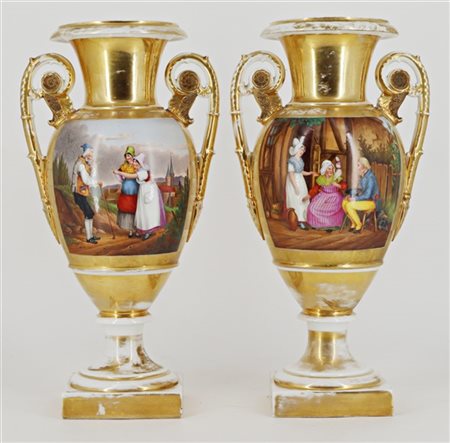 Manifattura del secolo XIX. Coppia di vasi biansati in porcellana decorata in p