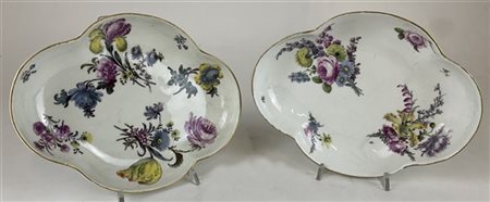 Manifattura di Meissen, secolo XVIII. Coppia di ciotole quadrilobate in porcell