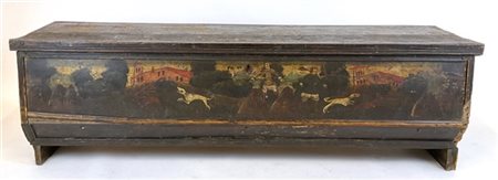 Antico cassone in legno dipinto con fronte decorato a paesaggio e scena venator