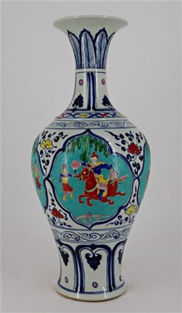 Vaso in porcellana policroma decorato con scene che ritraggono Gengis Khan 
Cin