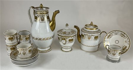 Manifattura del secolo XIX. Servizio in porcellana per sei persone composto da