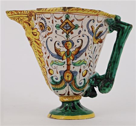 Manifattura di Deruta. Antico versatoio in maiolica dipinta in policromia con d