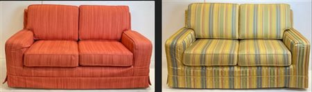 Due divani a due posti rivestiti in tessuto operato (difetti)