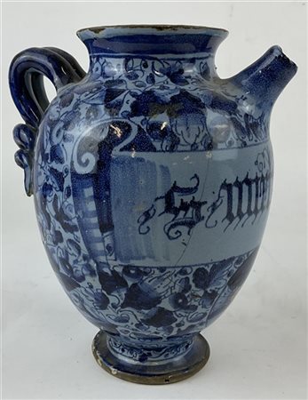 Manifattura di Roma, secolo XVII. Orciolo in maiolica con decoro alla foglia bl