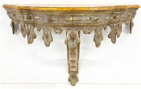 Antica console a mensola in legno intagliato, dorato a mecca e dipinto. Piano s