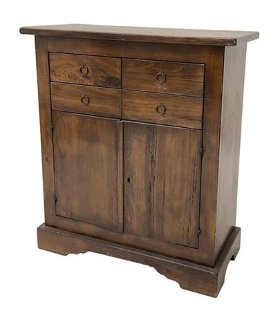 Piccola credenza in legno a due ante e quattro cassetti, piedi a mensola (cm 82