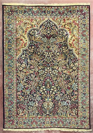 Tappeto preghiera Kirman, Persia, secolo XX. Mirab decorati da vaso e rami fior