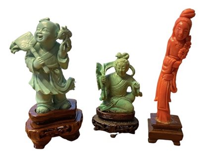 Lotto di due sculture in turchese e una figura femminile in coralloCina, secol