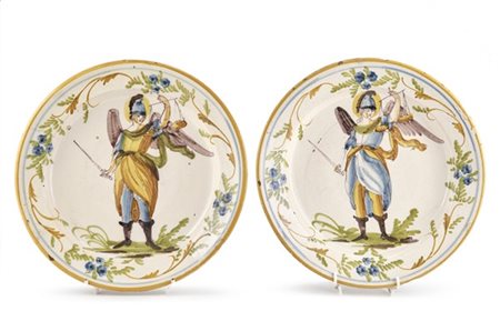 Manifattura dell'Italia centrale, secolo XVIII. Coppia di piatti in maiolica de