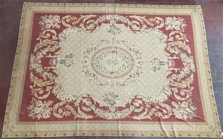 Tappeto piccolo punto, Cina, secolo XX. Realizzato in lana (cm 334x238) (difett