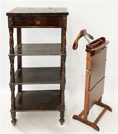 Lotto composto da un étagère a tre ripiani con piano a leggio sollevabile celan