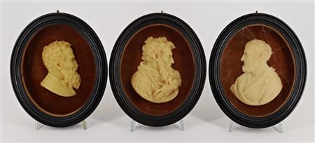 Arte del secolo XIX. Tre profili maschili barbuti in cera, in cornici ovali (cm