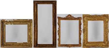 Lotto di quattro antiche cornici in legno dorato, misure differenti (difetti e